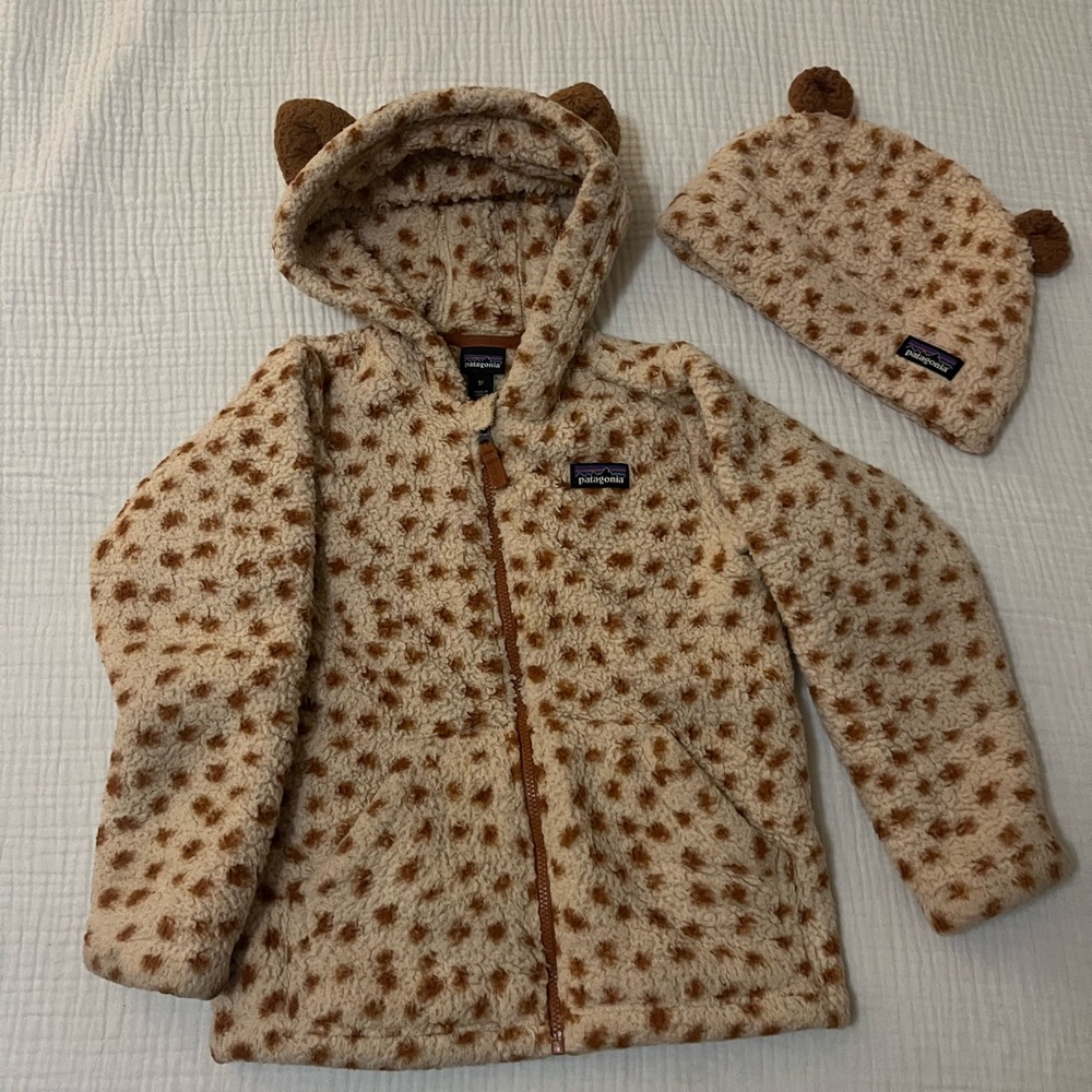 5t Patagonia fleece and hat
